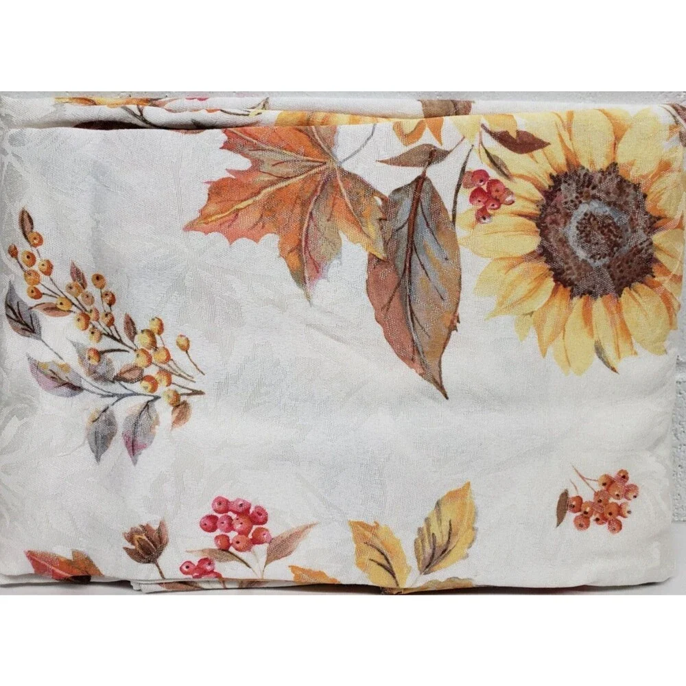 Jacquard Tablecloth 52
